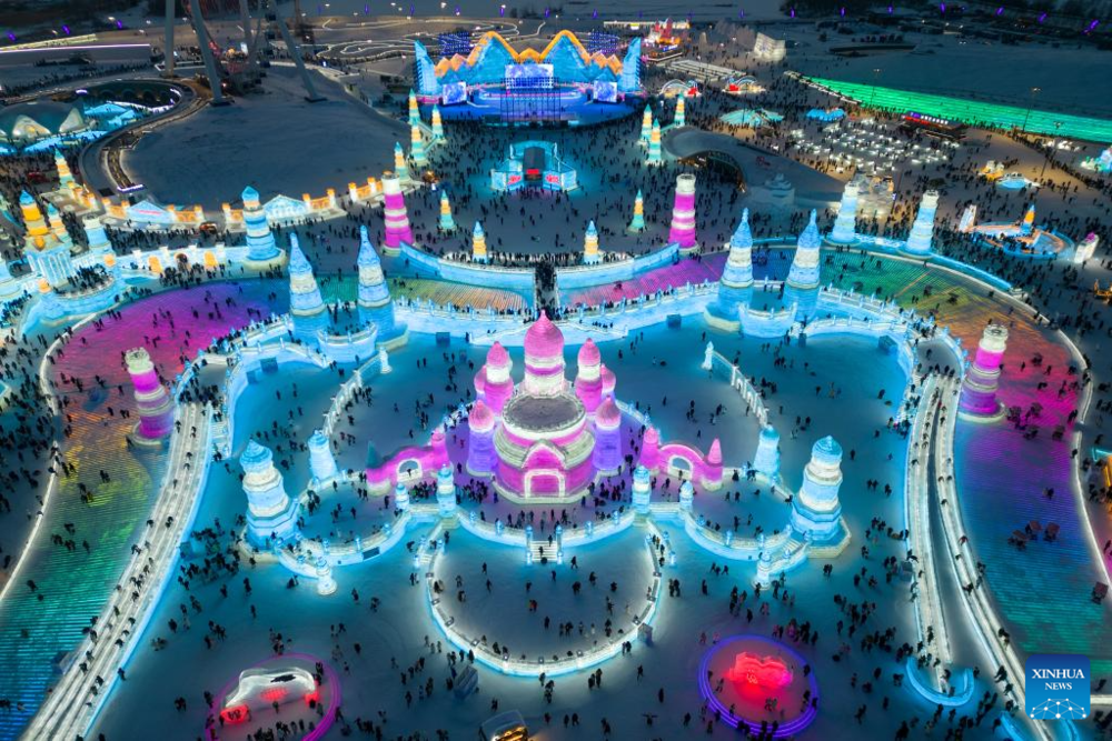 В китайском Харбине построили ледяной город. Фото: Xinhua/Zhang Tao