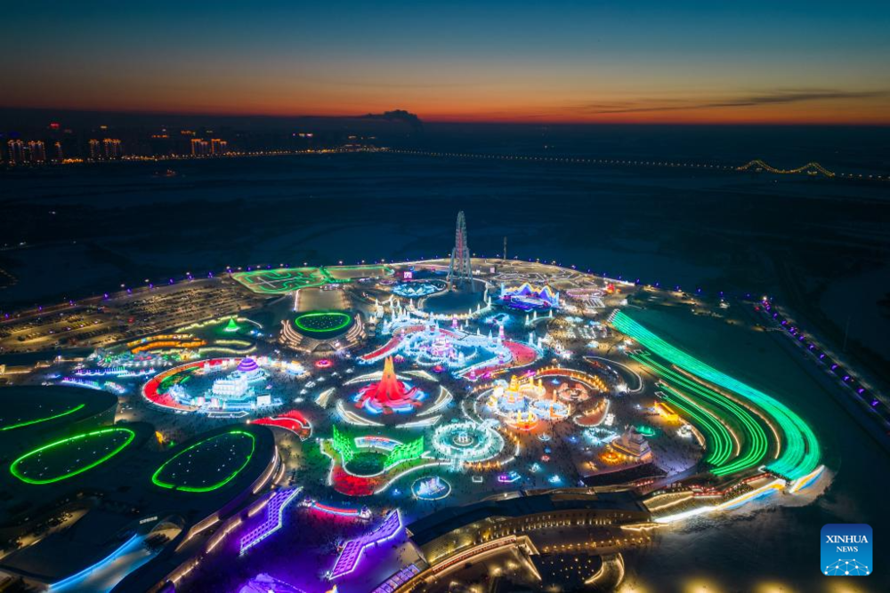 Қытайдың Харбин қаласында мұз қала салынды. Сурет: Xinhua/Zhang Tao