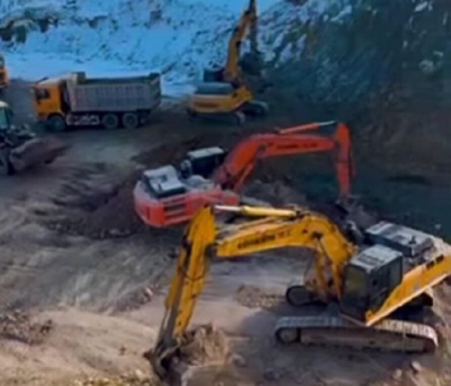 Обнаружено предполагаемое место падения автобуса в воронку шахты Майкаинского рудника