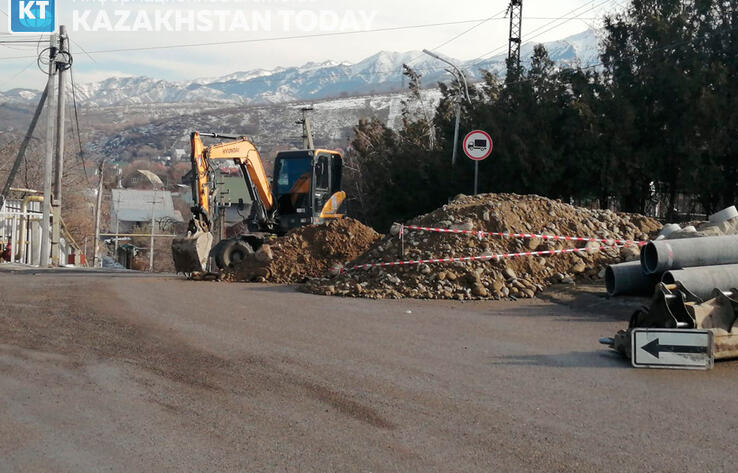 Самоуправство - алматинцы пожаловались на раскопки на улице Утегенова