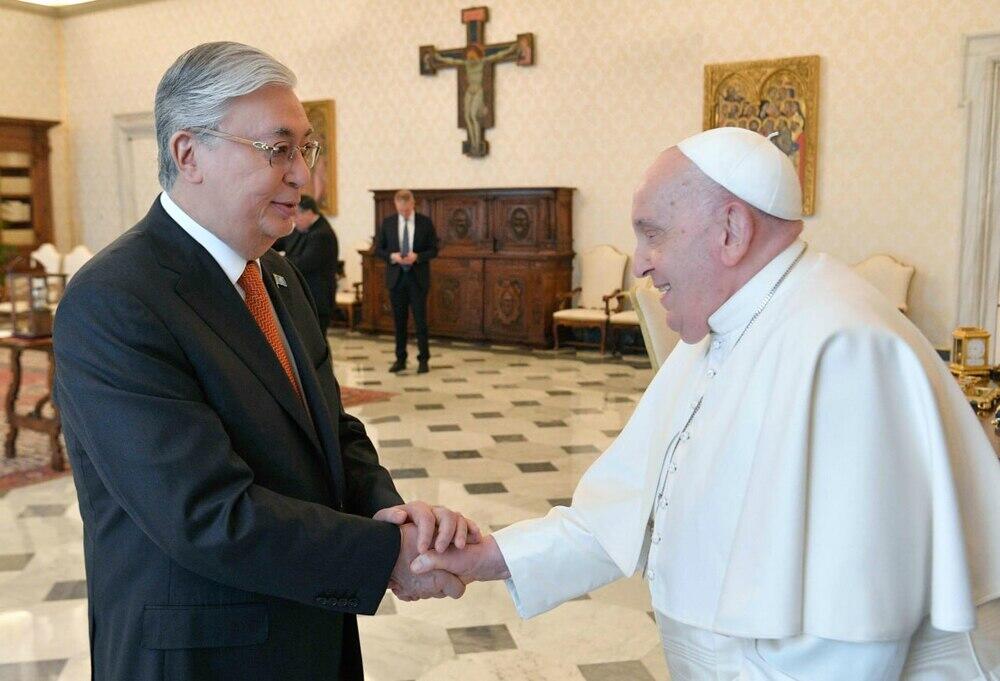 Папа римский поблагодарил Токаева за вклад в дело обеспечения мира и согласия
