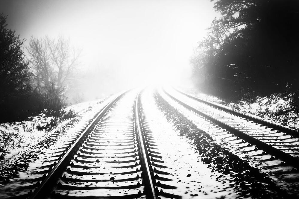 Два человека погибли под колесами поезда в Казахстане