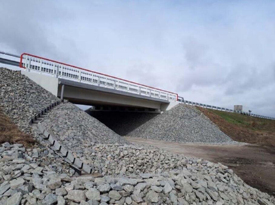 В СКО на новом мосту за миллиард тенге появились трещины