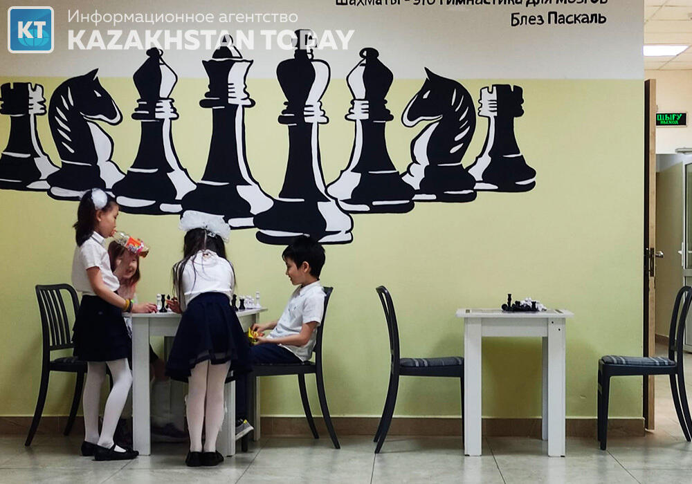 В Астане школьник раздавал на перемене листовки о теракте
