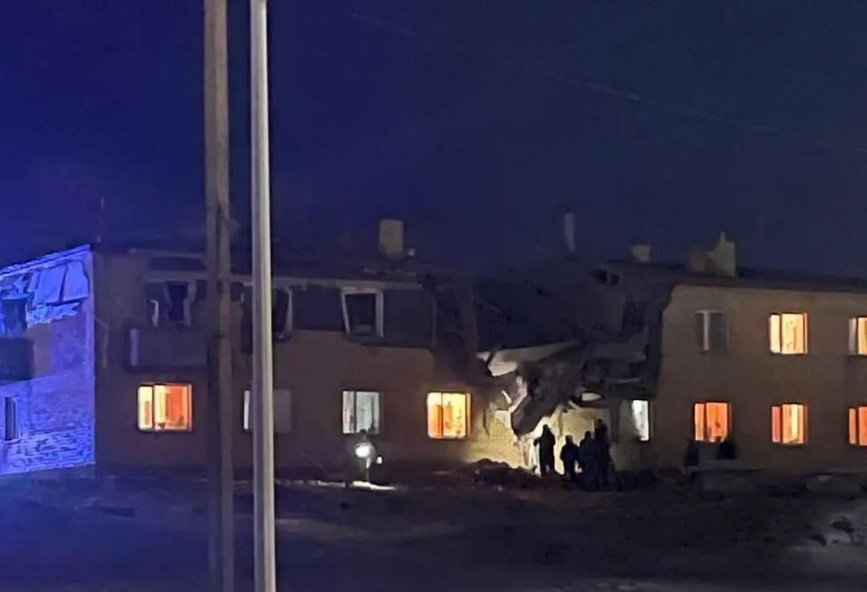 Многоквартирный дом частично обрушился в результате взрыва в Карагандинской области