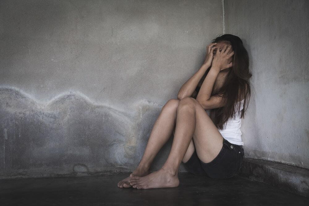 Житель Уральска угрозами вовлек в проституцию 28-летнюю девушку