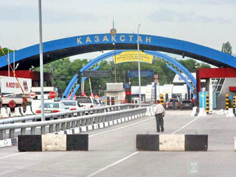 Кыргызстан и Казахстан обсудят вопрос открытия дополнительного пункта пропуска для грузовиков
