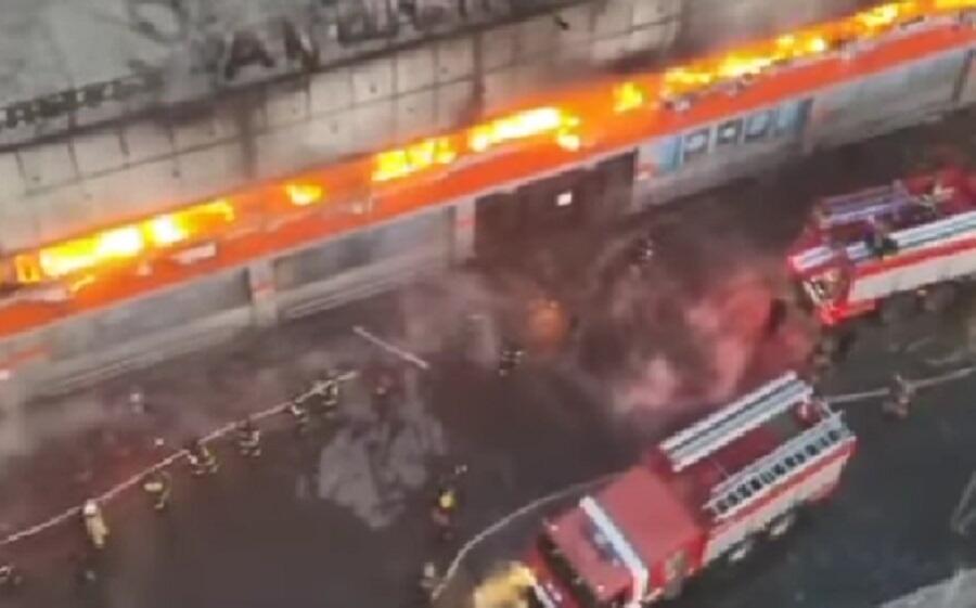 Крупный пожар произошел в торговом доме в Семее