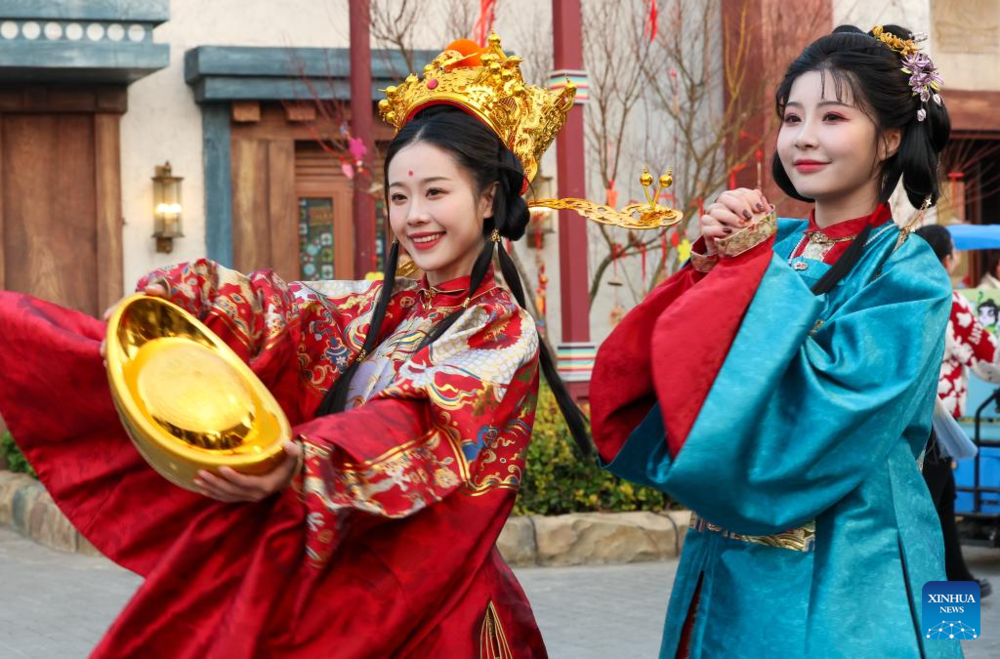 People across China enjoy Spring Festival holiday. Images | Yang Dong/Xinhua