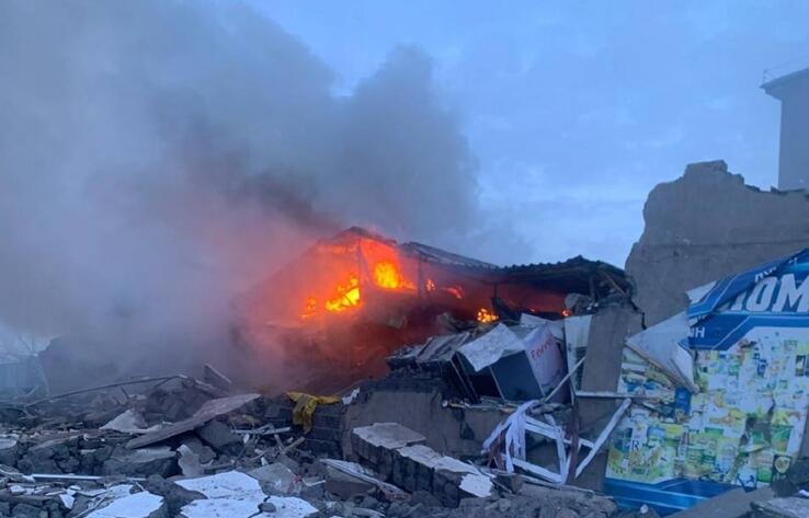 Взрыв газа произошел в магазине в Темиртау, под завалами здания ищут людей