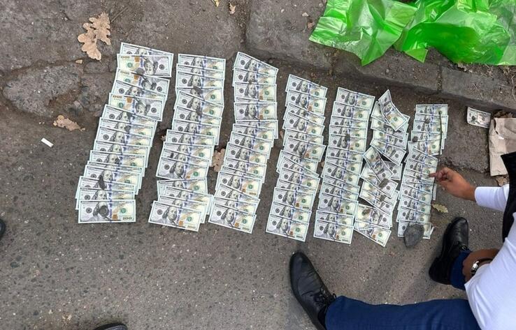В Кыргызстане задержали двух казахстанцев за сбыт фальшивых долларов