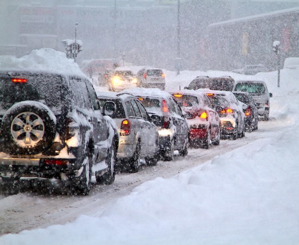 Сильный снегопад в Алматы: в полиции призывают к осторожности на дорогах