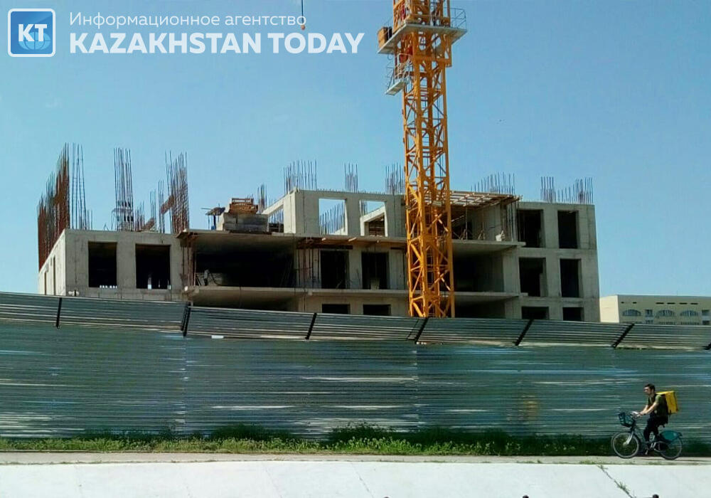 В Казахстане сотни строительных объектов возводятся без лицензий и разрешений