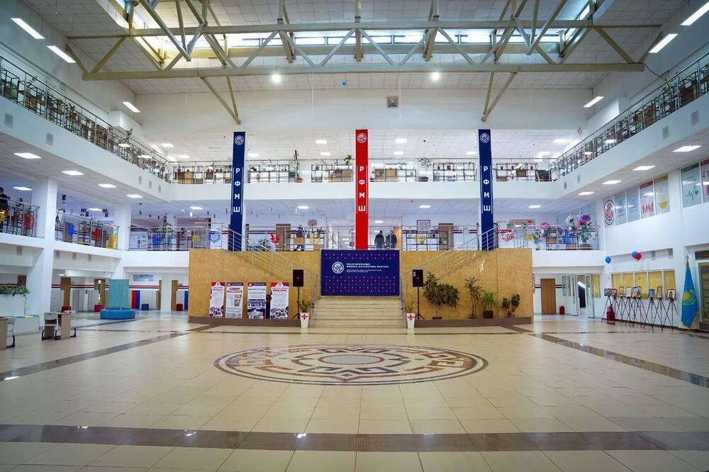 Оқу-ағарту министрі астанадағы Республикалық физика-математика мектебіне барды