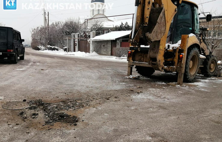В Алматы на улице Утегенова вновь возобновились раскопки 