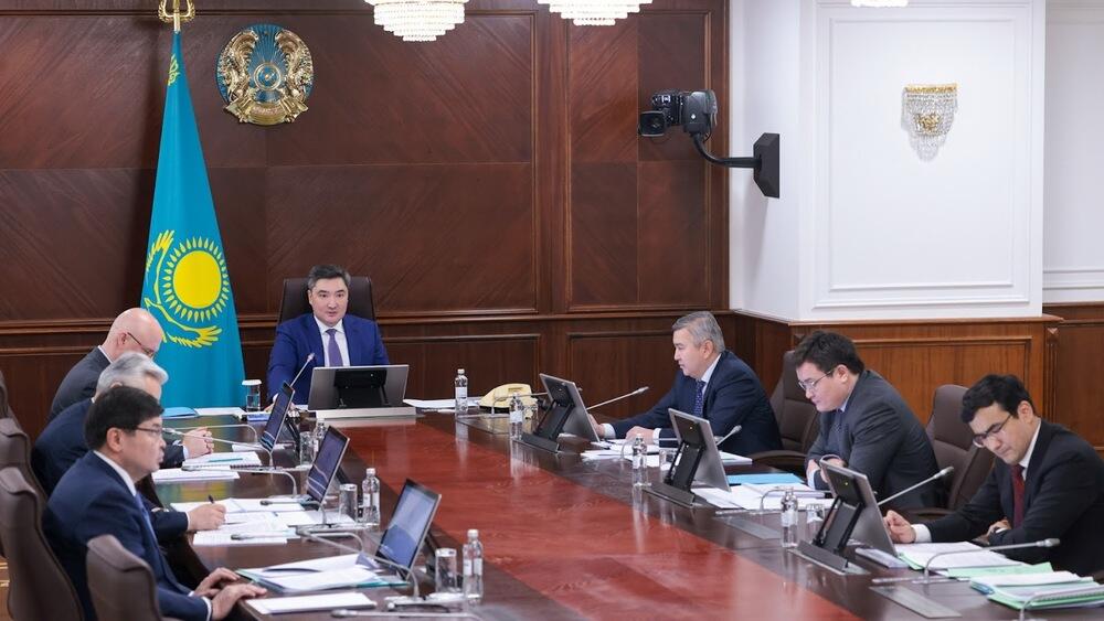 Бектенов поручил пересмотреть политику "Байтерека" в части поддержки казахстанских производителей