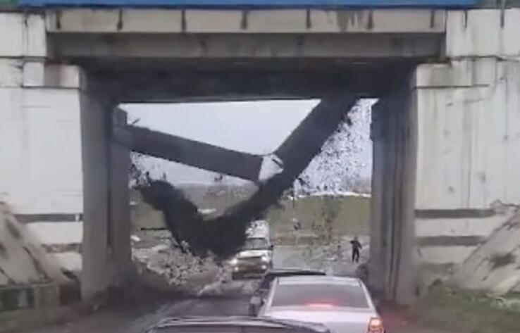 В Туркестанской области обвалилась часть железнодорожного моста