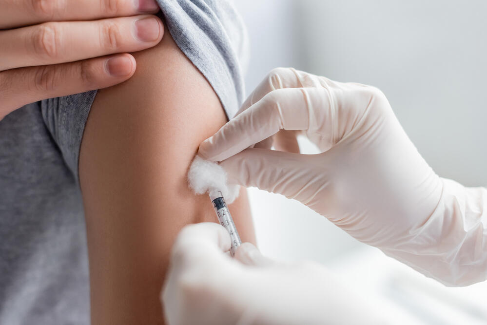 Просроченные вакцины и фиктивная вакцинация: грубейшие нарушения выявлены в медучреждениях СКО 