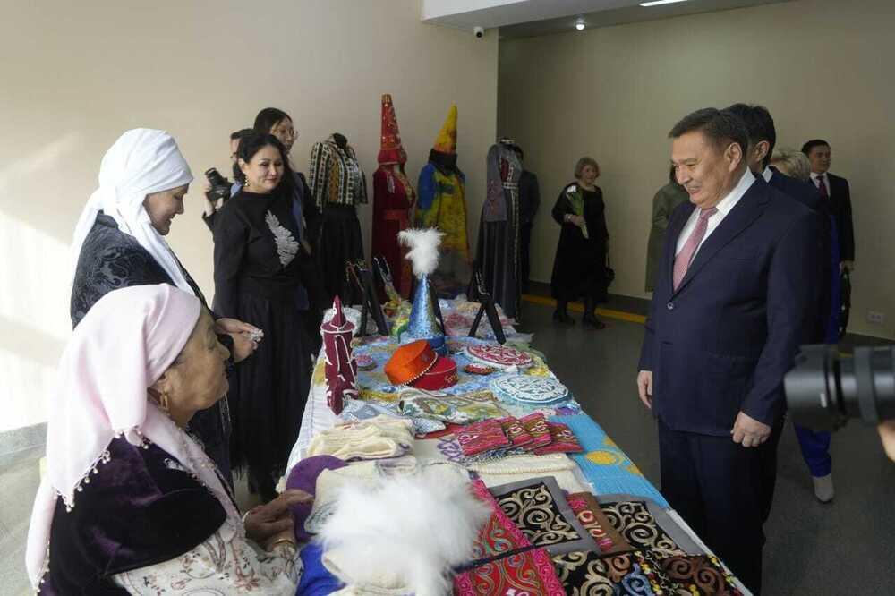Аким поздравил с праздником женщин Акмолинской области 