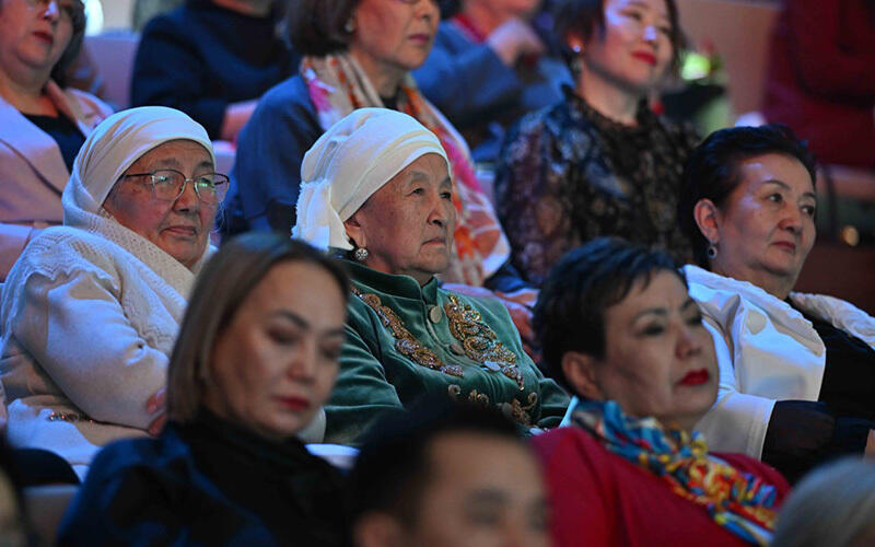 Tokayev congratulates women of Kazakhstan on spring holiday. Images | Akorda