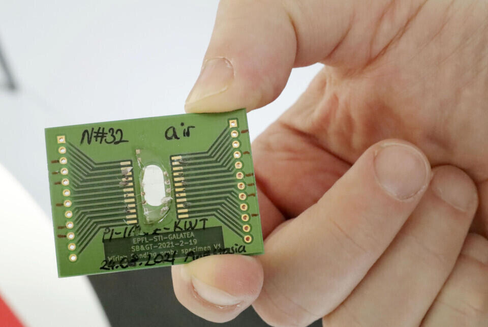 Japan, Swiss scientists create glass that generates electric current