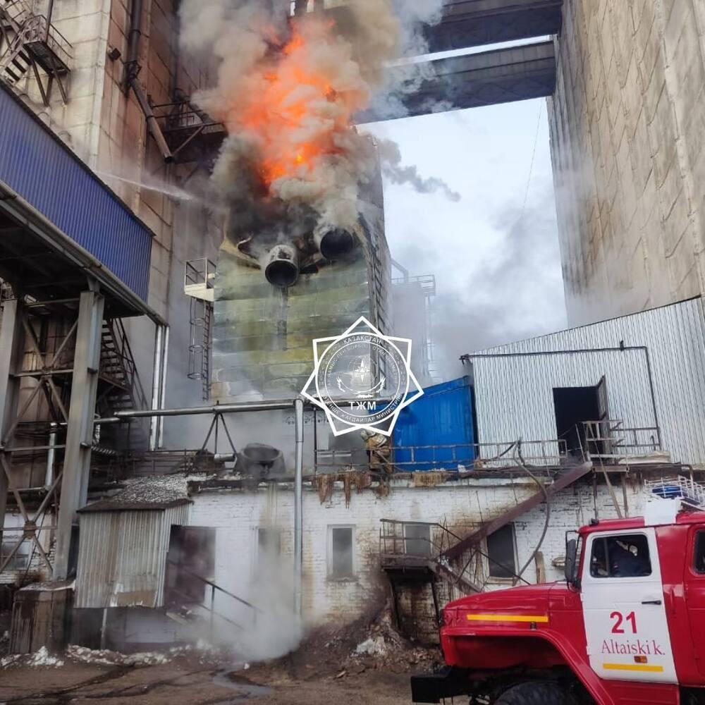 Десять тонн зерна едва не сгорели при пожаре в Восточном Казахстане