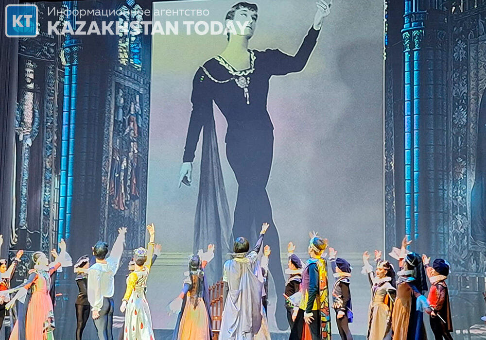 Театр Булата Аюханова представил балет "Гамлет. Принц датский" 

