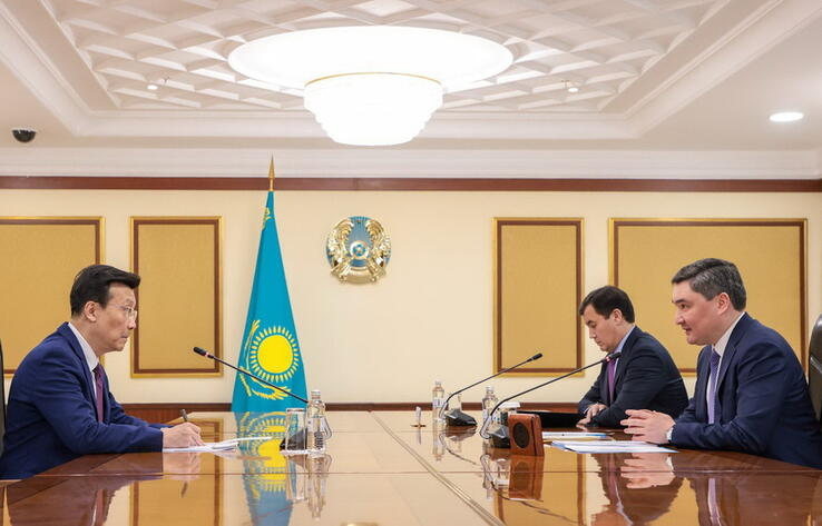 Olzhas Bektenov discusses trade and economic cooperation with Zhang Xiao, PRC Ambassador to Kazakhstan