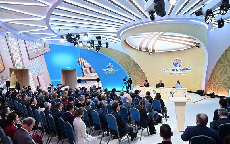 Мемлекет басшысының атынан Ұлттық құрылтай қатысушыларына ауызашар берілді . Сурет: Ақорда
