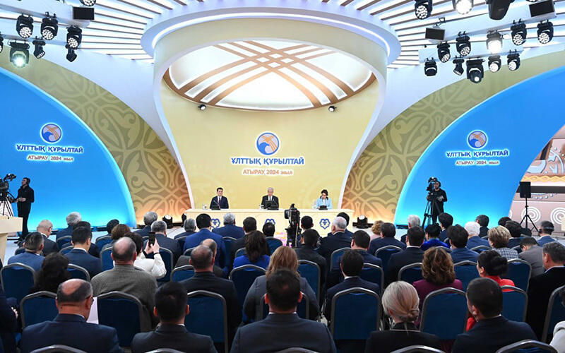 Мемлекет басшысының атынан Ұлттық құрылтай қатысушыларына ауызашар берілді . Сурет: Ақорда