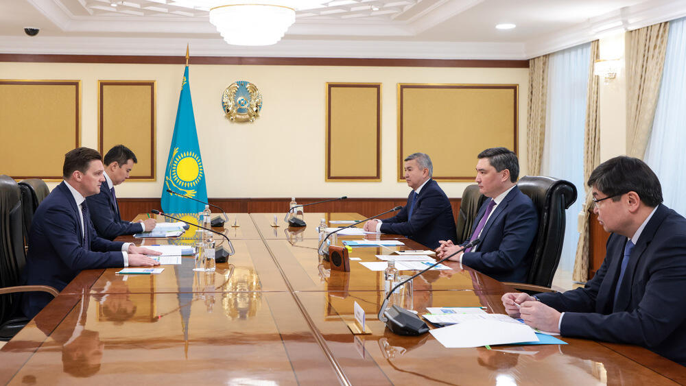 Olzhas Bektenov and EDB head Nikolai Podguzov discuss joint implementation of infrastructure projects