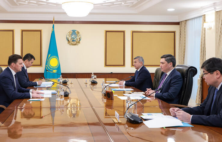 Olzhas Bektenov and EDB head Nikolai Podguzov discuss joint implementation of infrastructure projects
