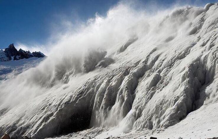 Алматы тауларында қар көшкіні болу қаупі туындады 