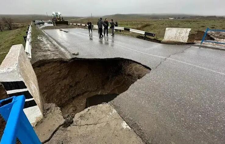 Два моста смыло паводками в Туркестанской области 