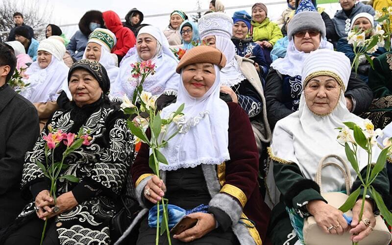 Алматылықтар Наурыз мерекесін кең көлемде тойлап жатыр. Сурет: Ақорда