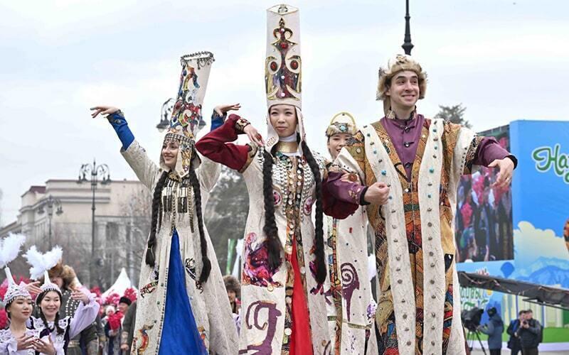 Алматылықтар Наурыз мерекесін кең көлемде тойлап жатыр. Сурет: Ақорда
