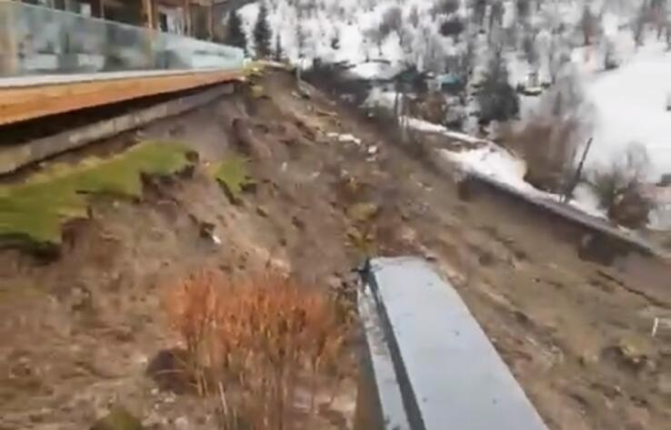 Забор частного дома в горах Алматы обрушился после обильных осадков