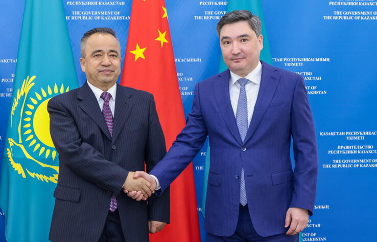 Olzhas Bektenov meets with Chairman of XUAR People's Government of China Erkin Tuniyaz