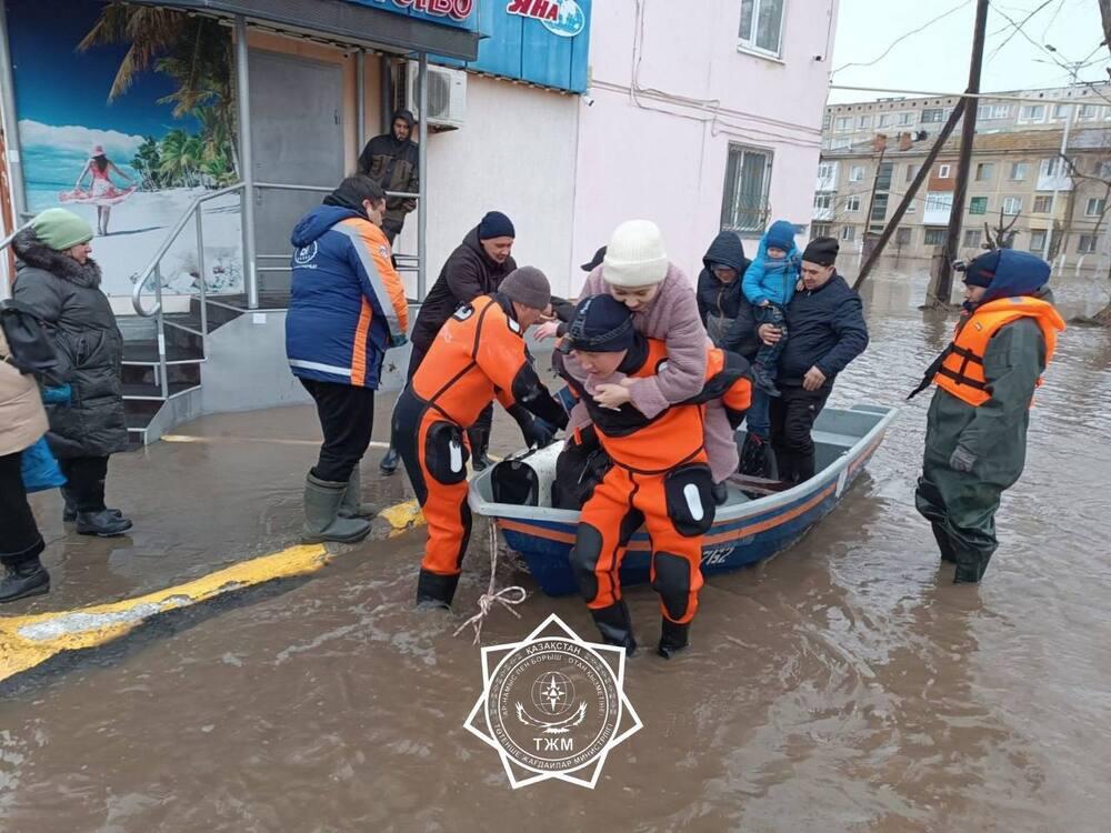  В Кокшетау река вышла вышла из берегов: подтоплены дома, эвакуировано свыше 100 человек
