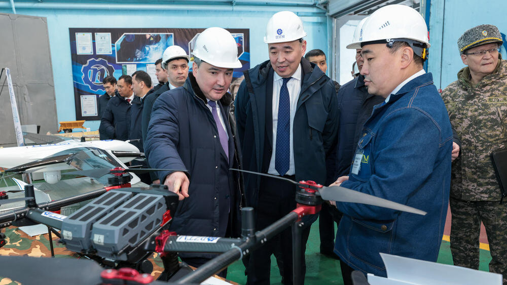 Olzhas Bektenov visits backbone enterprises of North Kazakhstan 