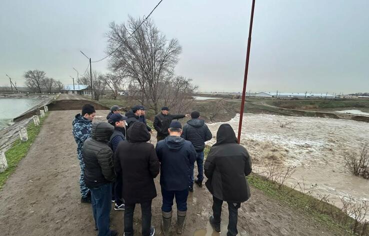 Плотину водохранилища прорвало в Алматинской области