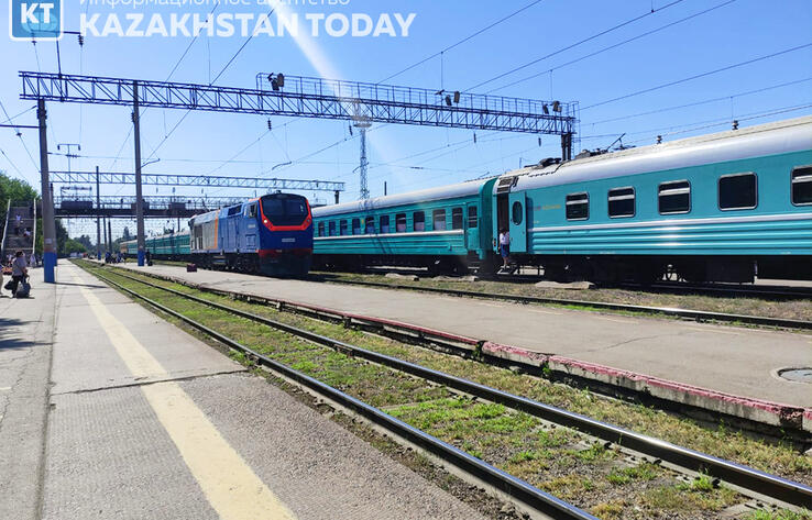 В Казахстане услуги железнодорожного транспорта подорожали на 7% за год 
