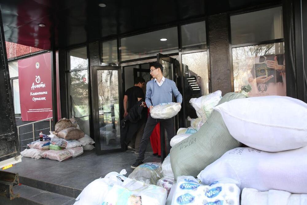 Алматылықтар 10 тоннадан астам гуманитарлық көмек жіберді