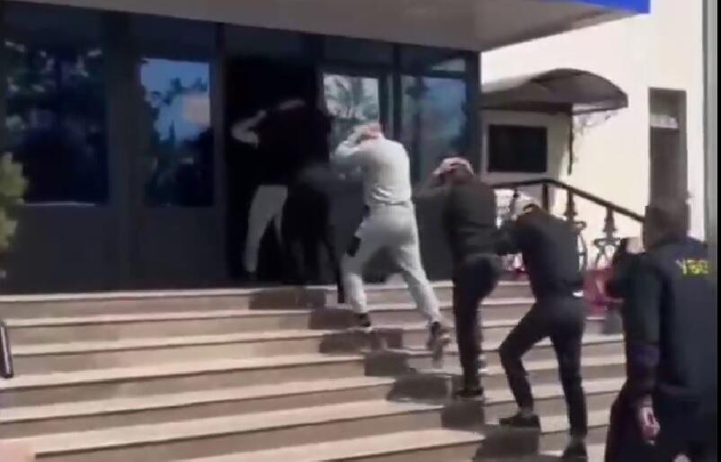 Алматы облысындағы арнайы операция: 11 адам ұсталып, тапаншалар мен автоматтар тәркіленді