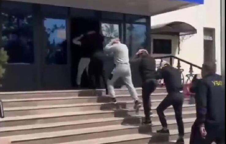 Алматы облысындағы арнайы операция: 11 адам ұсталып, тапаншалар мен автоматтар тәркіленді