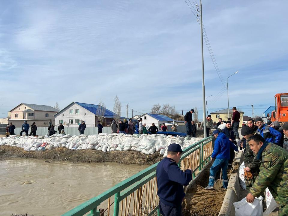 В Казахстане из-за паводков эвакуировано более 60 тысяч человек