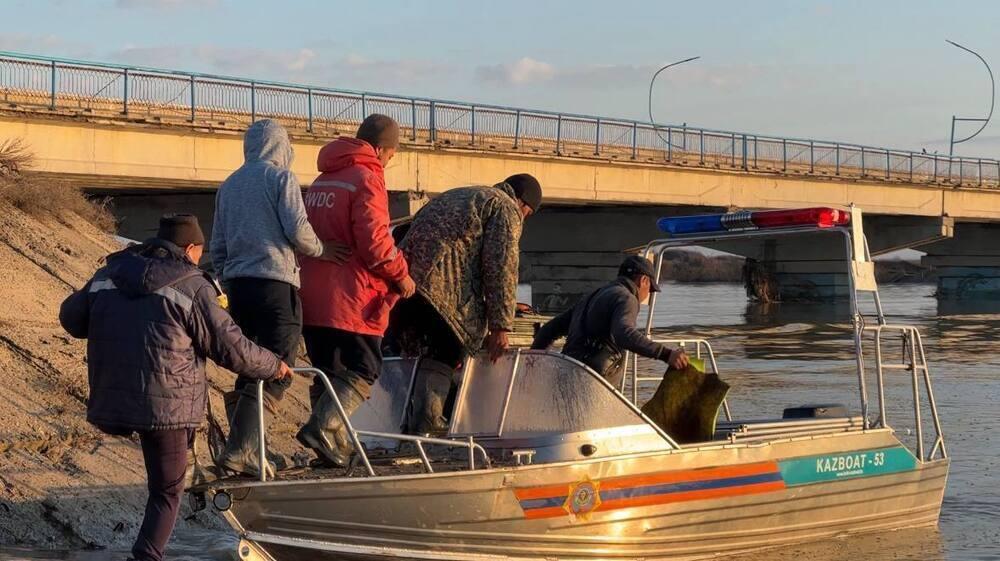 Паводки в Казахстане: спасено более 96 тысяч человек
