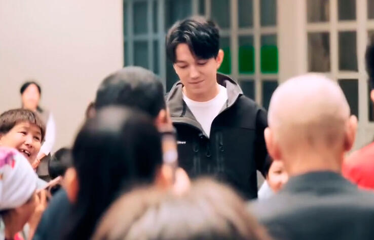 Dimash Kudaibergen visits volunteer’s headquarters in Aktobe