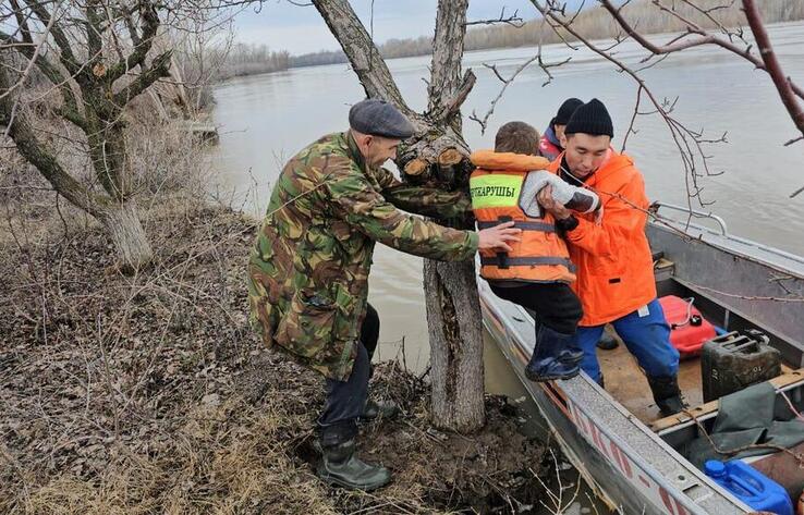 Количество эвакуированных из-за паводков в Казахстане приближается к 100 тысячам человек