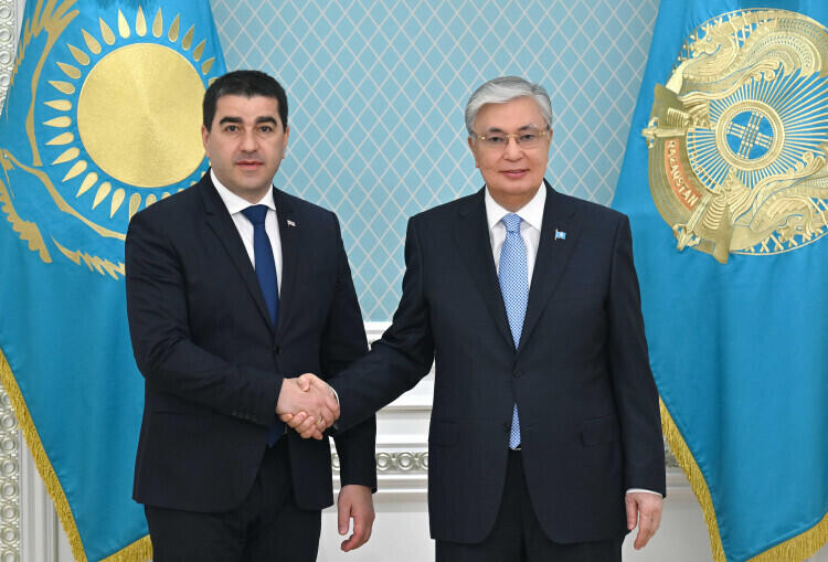 Казахстан придает важное значение укреплению отношений с Грузией -  Токаев 
